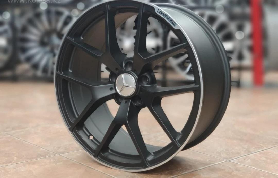 RNO 933 8.5/9.5x19/5x112 D66.6 ET35 4 диска черный купить,930000