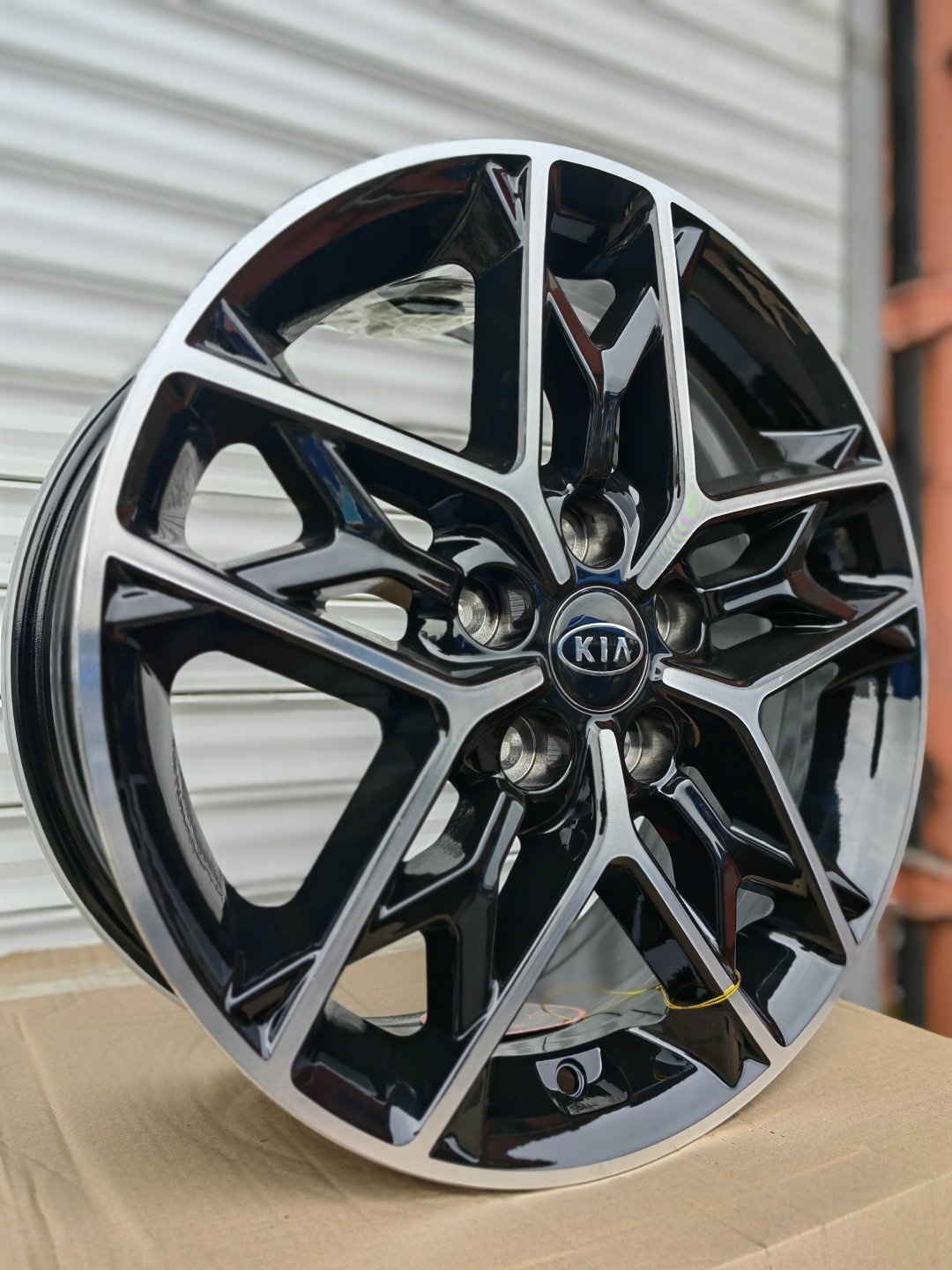 RNO BK5567 7x17/5x114.3 D67.1 ET48 4 диска черный, серебристый купить,495000