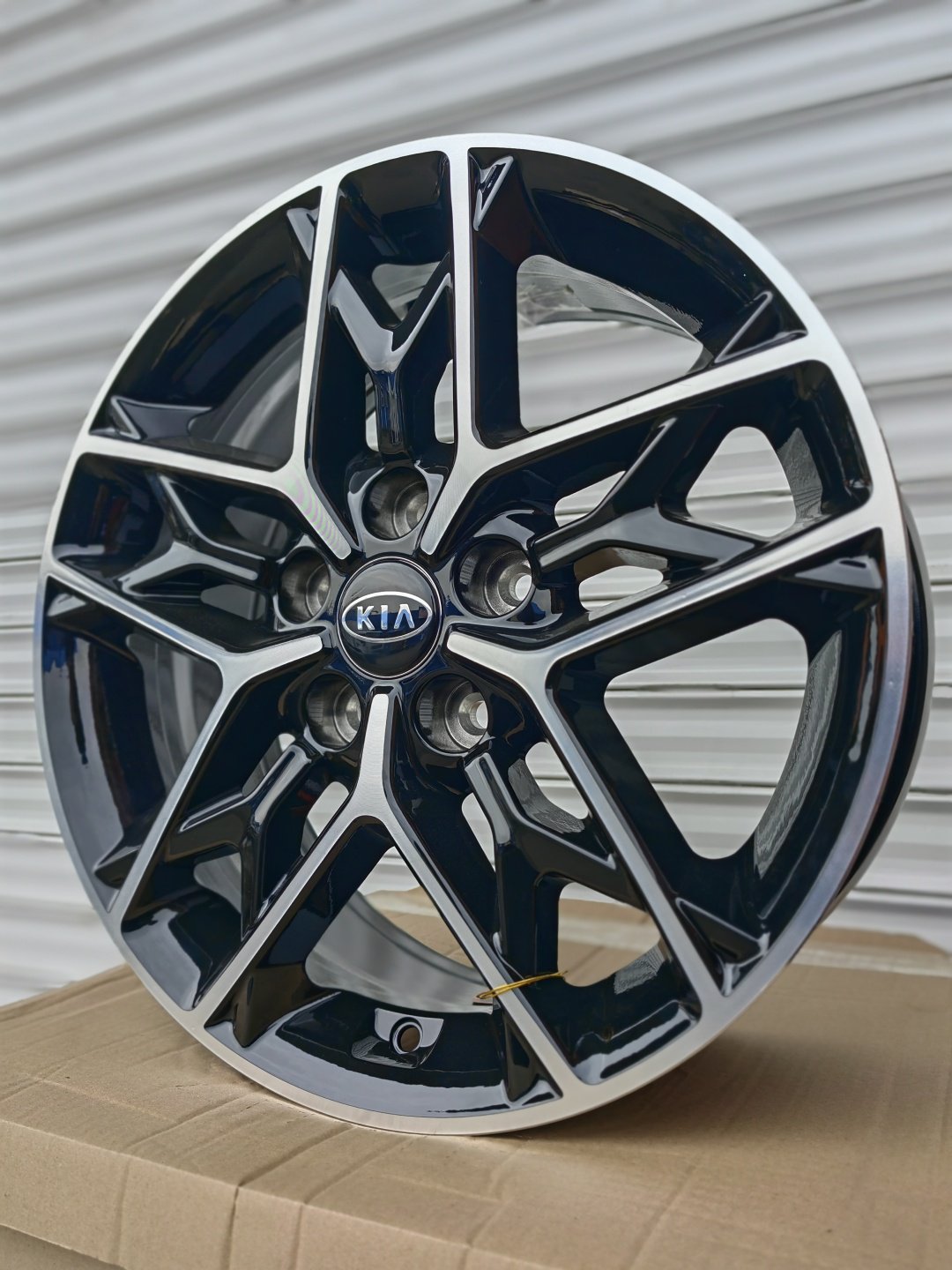 RNO BK5567 7x17/5x114.3 D67.1 ET48 4 диска черный, серебристый купить,495000