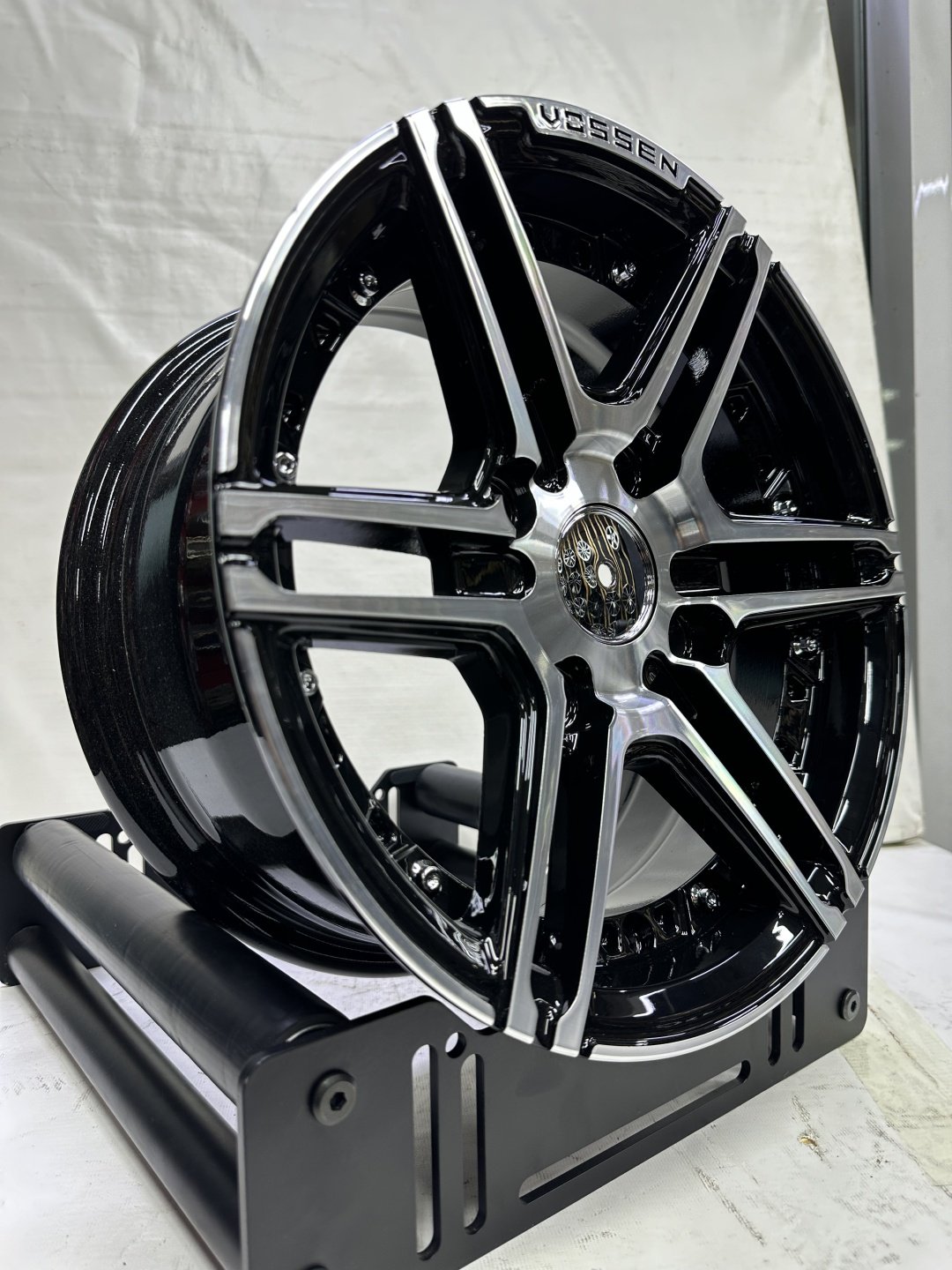 RNO QC631 6x13/4x114.3 D70.1 ET30 4 диска черный, серебристый купить,NaN