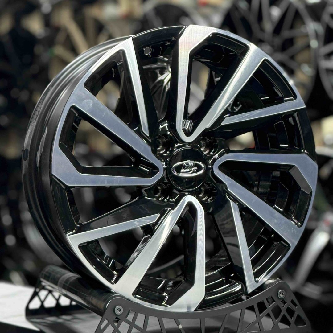RNO JCW276 6x15/4x98 D58.6 ET32 4 диска черный, серебристый купить,400000