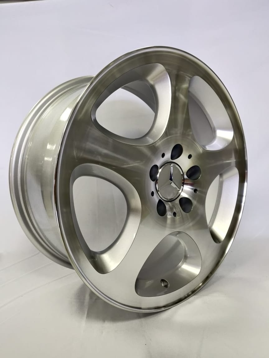 RS 165 8x17/5x112 D66.6 ET35 4 диска серебристый купить,469000