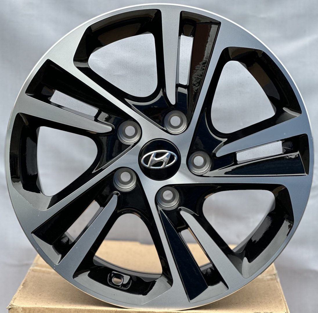 RNO 1418 6.5x16/5x114.3 D67.1 ET45 4 диска черный, серебристый купить,NaN
