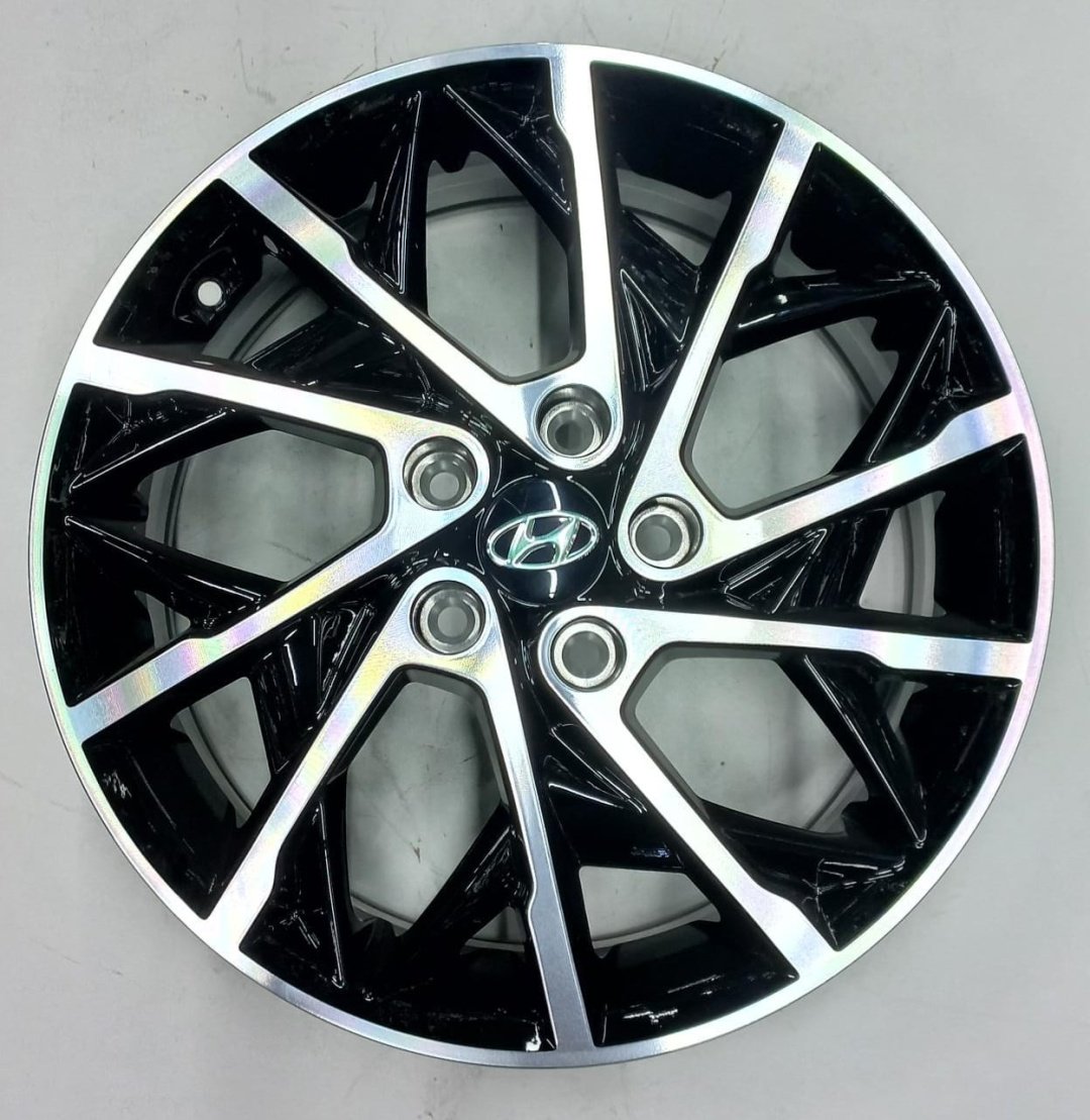 Hyundai 650B 7x17/5x114.3 D67.1 ET45 4 диска черный, серебристый купить,NaN