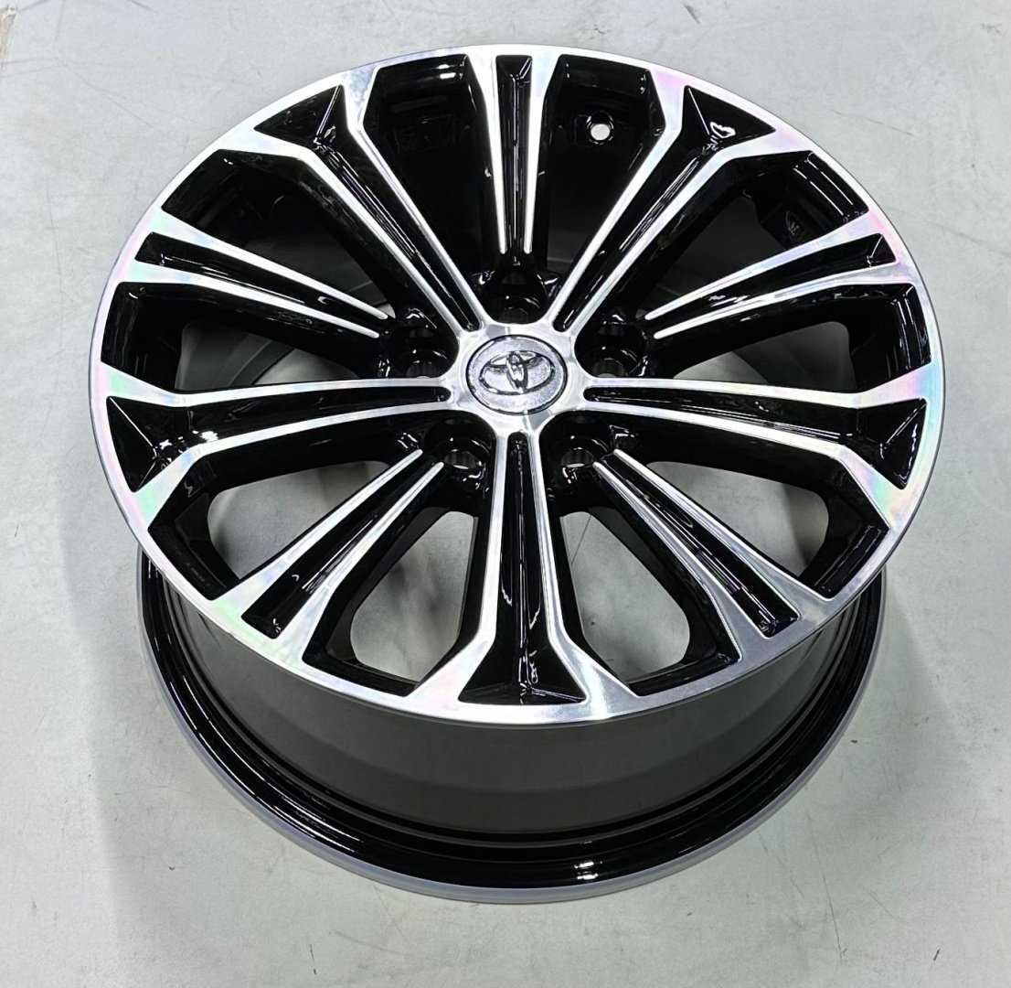 Toyota Toyota 1364 7.5x17/5x114.3 D60.1 ET40 4 диска черный, серебристый купить,670000