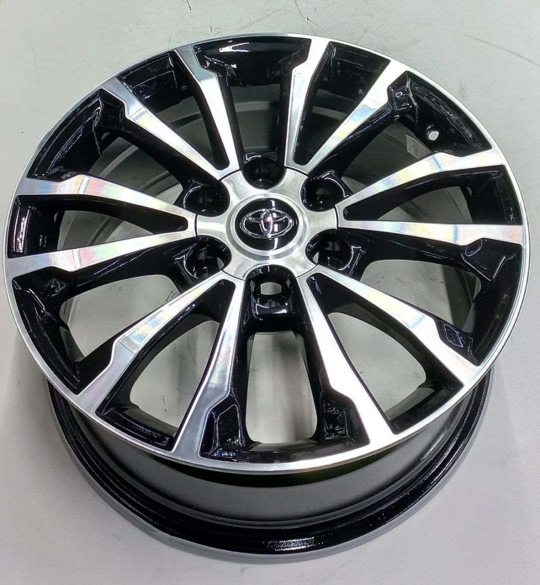 Toyota Toyota 5880 7.5x18/6x139.7 D106.2 ET25 4 диска черный, серебристый купить,NaN