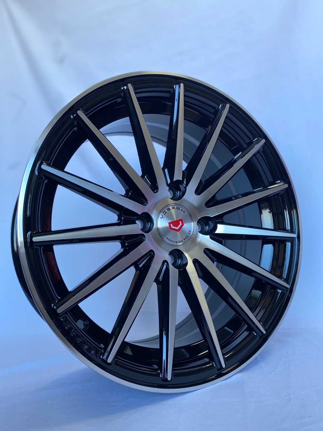 Vossen 194 7x15/4x98 D58.6 ET35 4 диска черный, серебристый купить,NaN