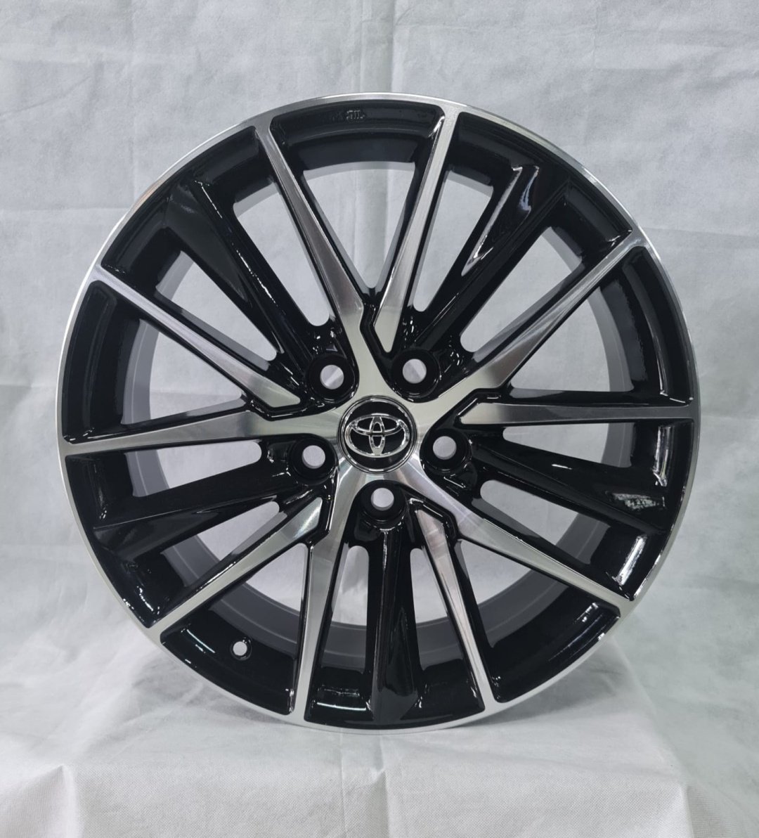 Toyota 210 8x18/5x114.3 D60.1 ET50 4 диска черный, серебристый купить,580000