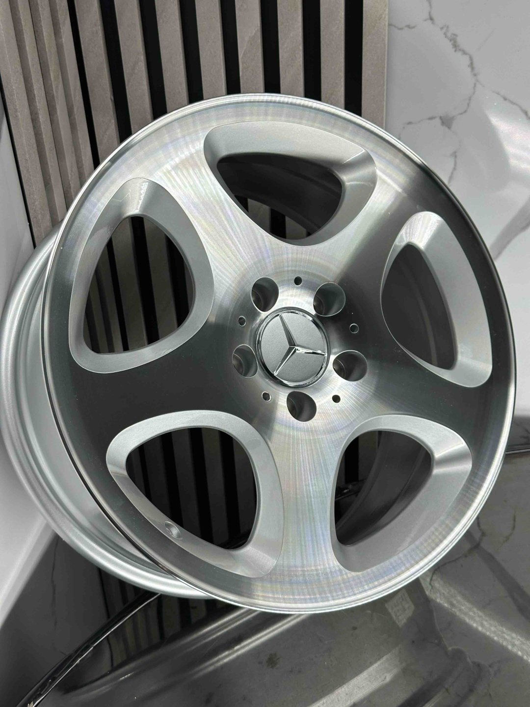 Top Grade sador 2363 8x17/5x112 D66.6 ET37 4 диска серебристый купить,440000
