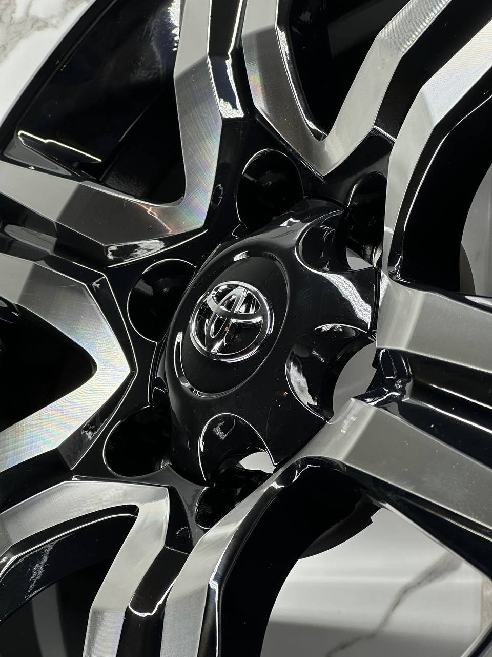 Top Grade Prado 4335 7.5x17/6x139.7 D106.1 ET25 4 диска черный, серебристый купить,NaN