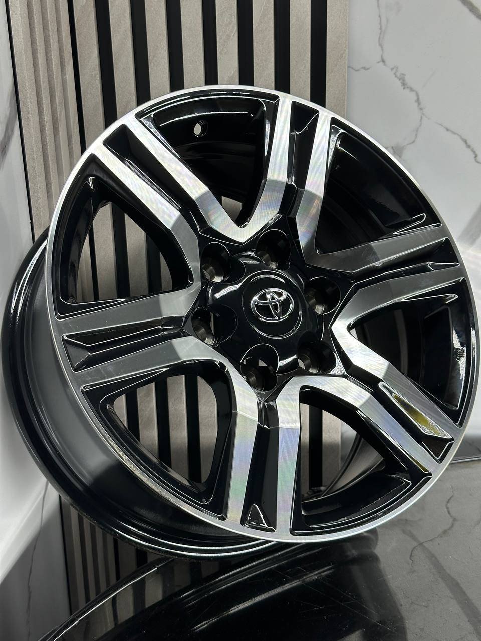 Top Grade Prado 4335 7.5x17/6x139.7 D106.1 ET25 4 диска черный, серебристый купить,NaN