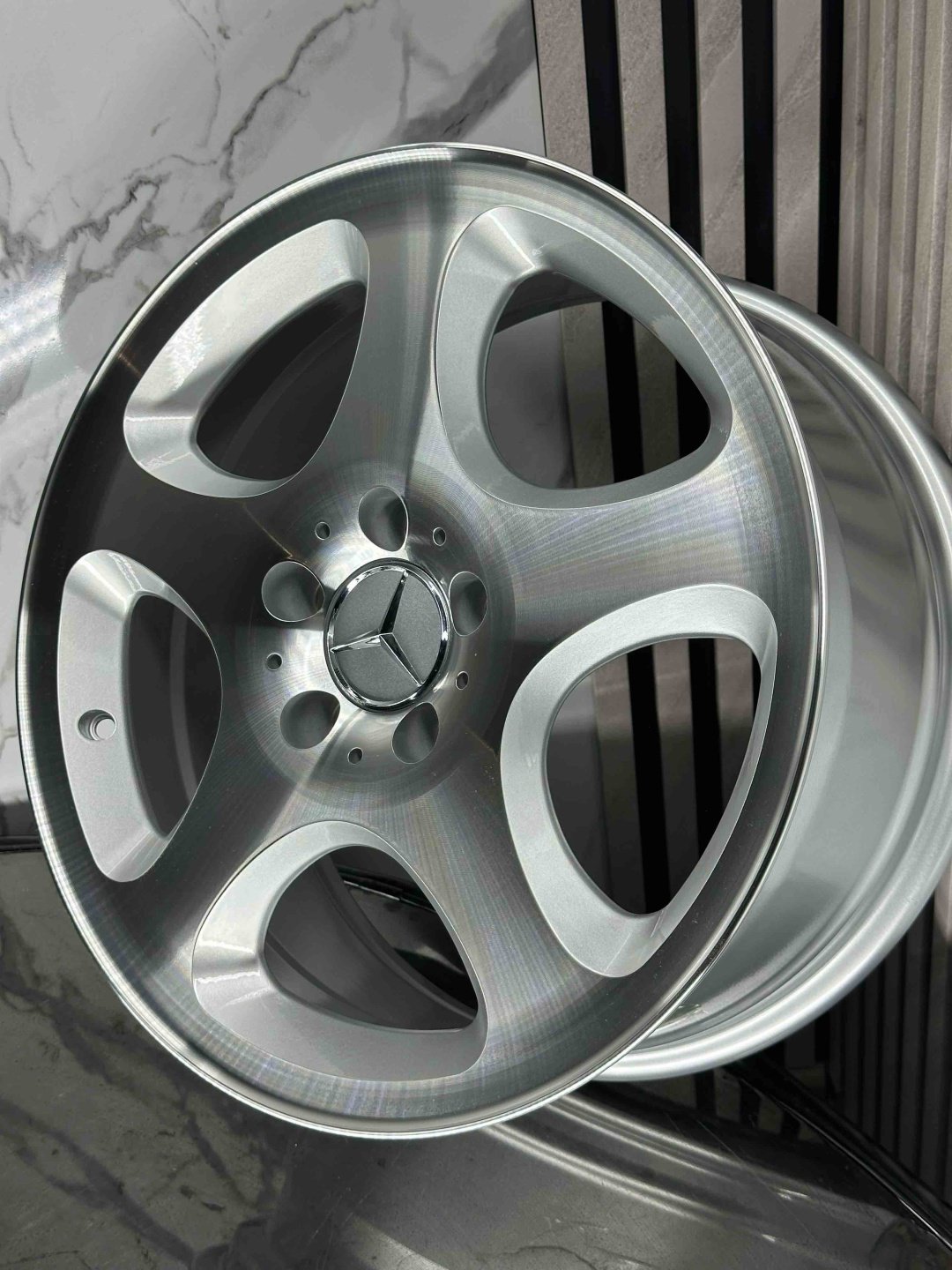 Top Grade sador 2363 8x17/5x112 D66.6 ET37 4 диска серебристый купить,440000
