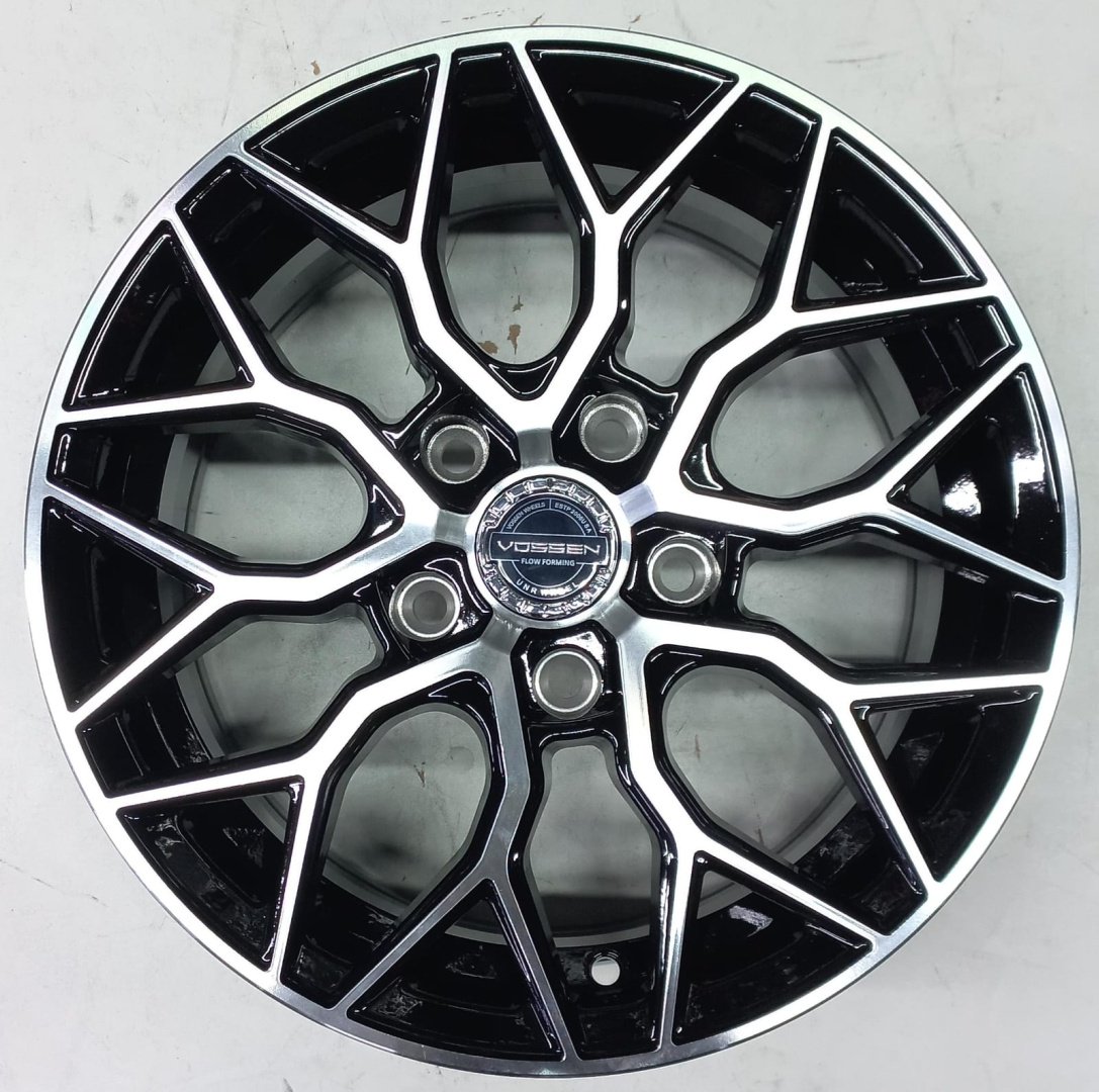 Vossen 1024 7x15/5x114.3 D67.1 ET35 4 диска черный, серебристый купить,370000
