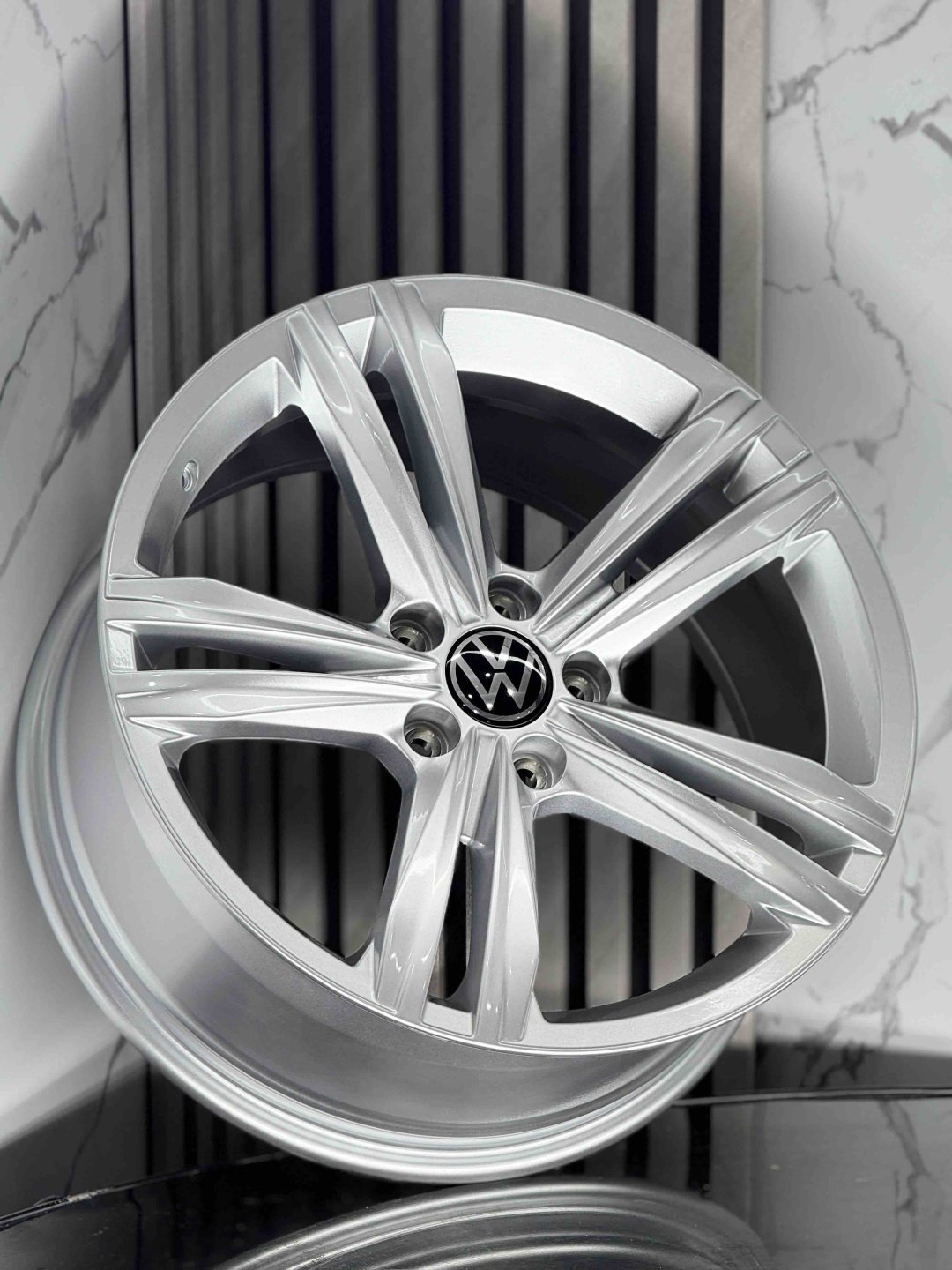 Volkswagen T/G 3111 8x18/5x112 D57.1 ET35 4 диска серебристый купить,NaN