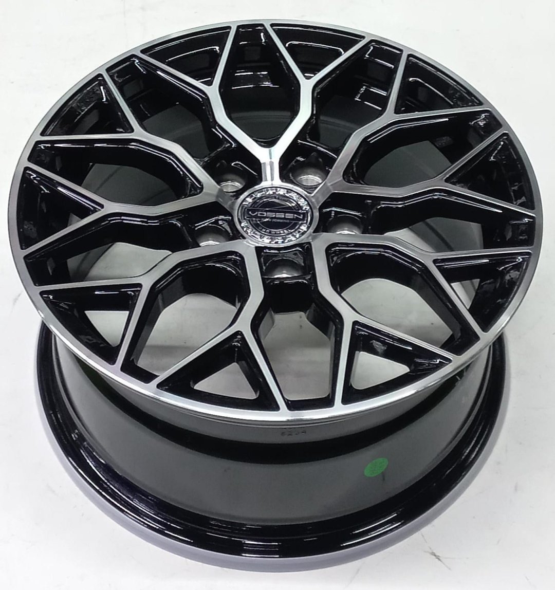 Vossen 1024 7x15/5x114.3 D67.1 ET35 4 диска черный, серебристый купить,370000
