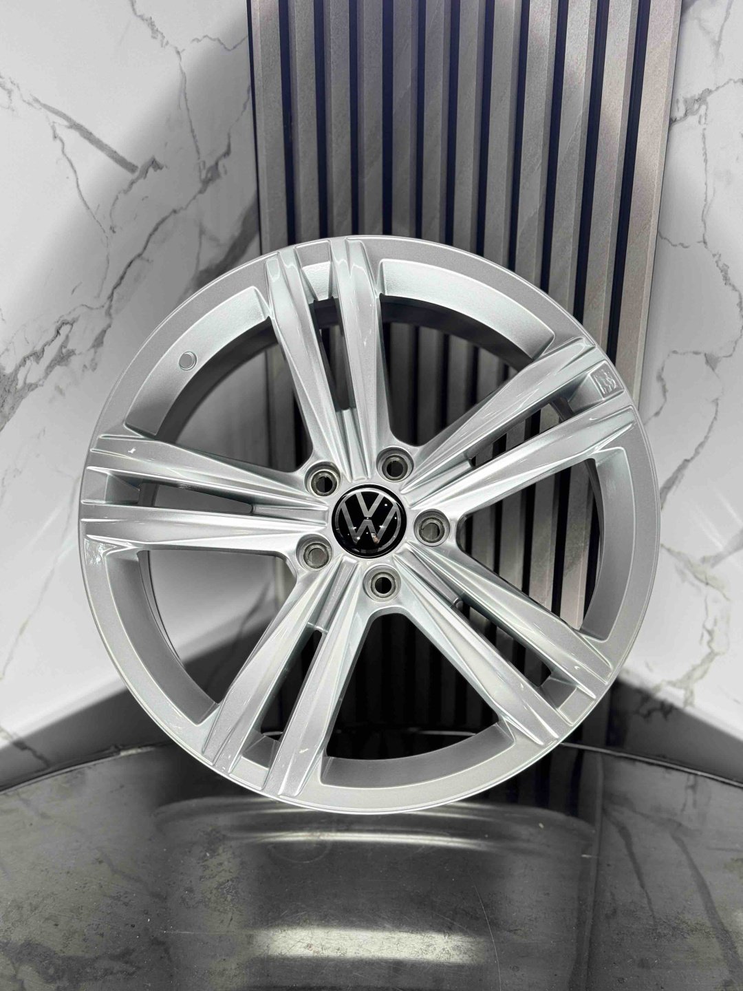 Volkswagen T/G 3111 8x18/5x112 D57.1 ET35 4 диска серебристый купить,NaN