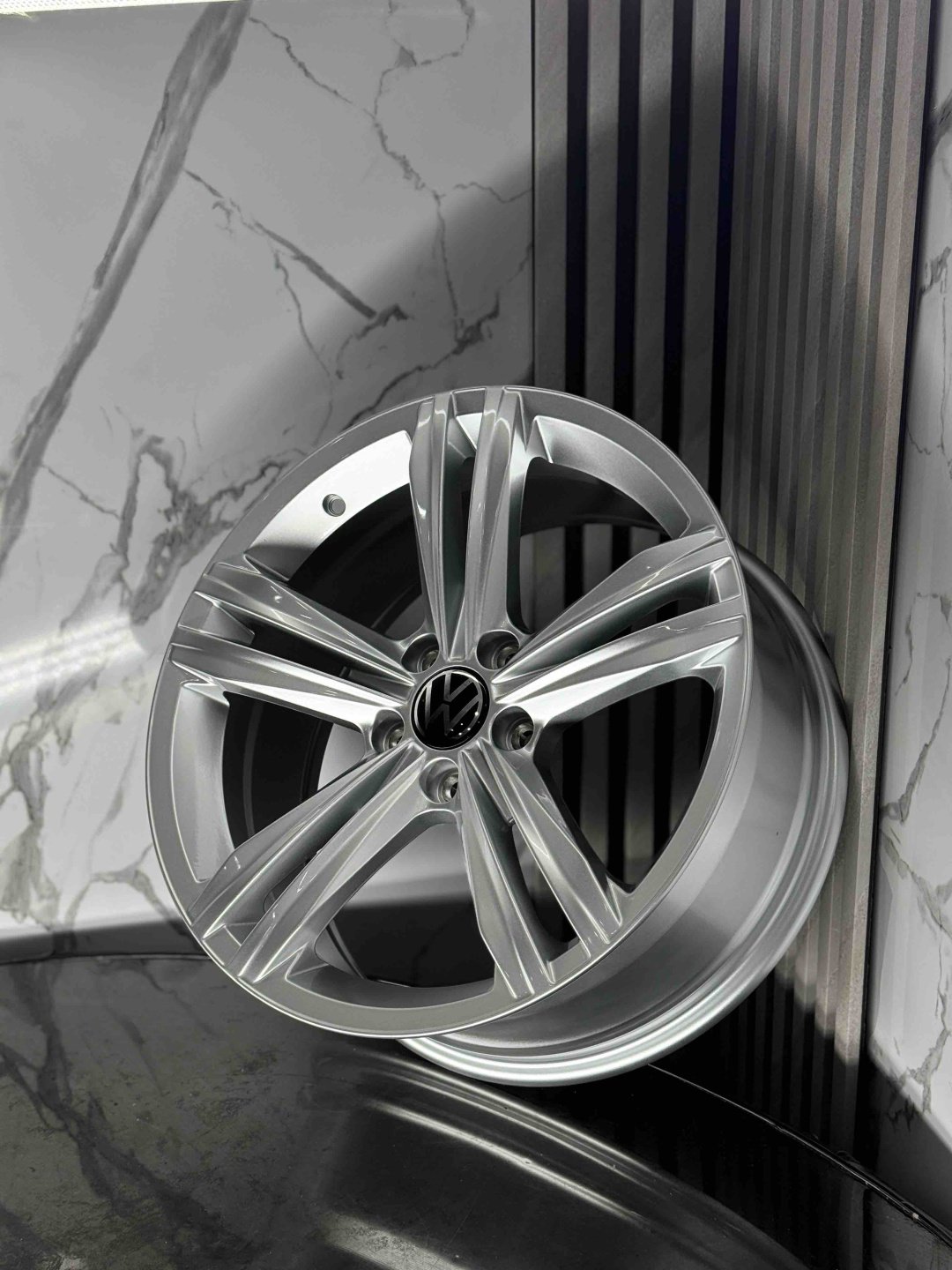 Volkswagen T/G 3111 8x18/5x112 D57.1 ET35 4 диска серебристый купить,NaN
