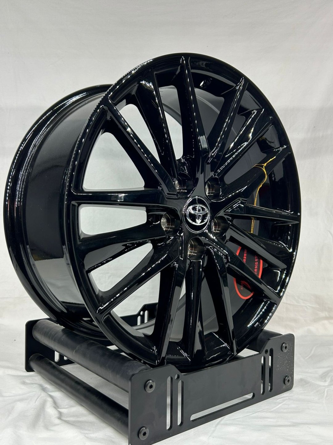 LKN 0211 8x18/5x114.3 D60.1 ET45 4 диска черный купить,585000