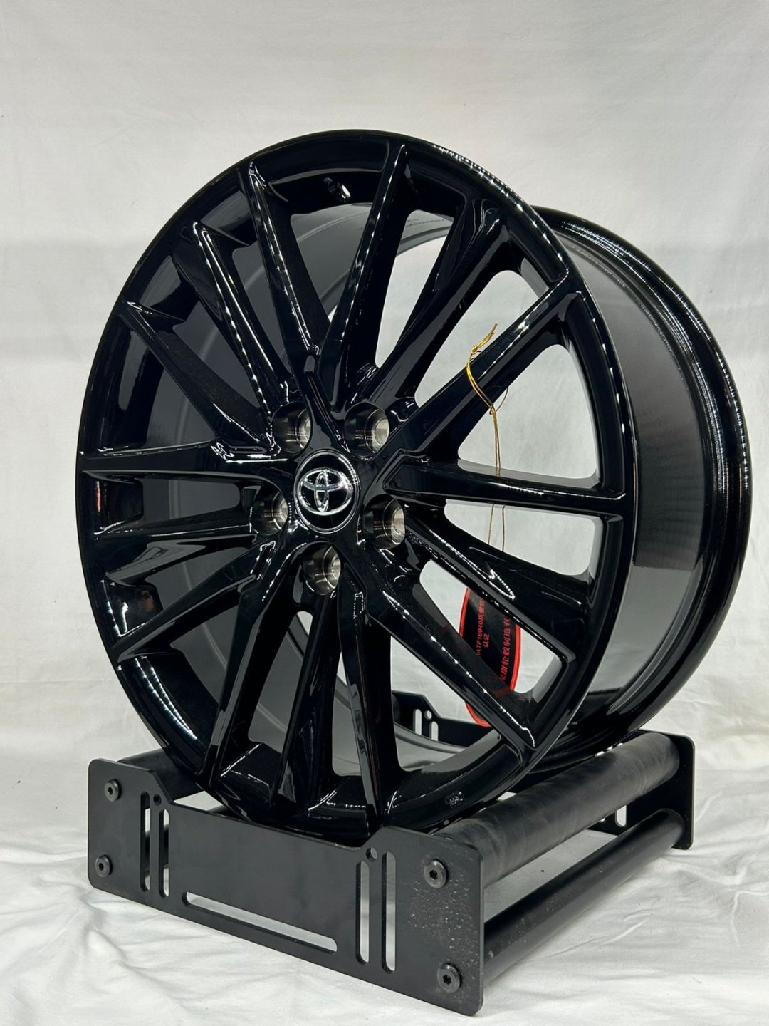 LKN 0211 8x18/5x114.3 D60.1 ET45 4 диска черный купить,585000