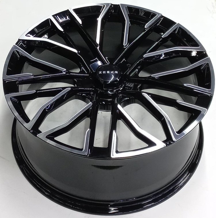 Zeekr 6061 9.5x22/5x108 D63.4 ET35 4 диска черный, серебристый купить,NaN