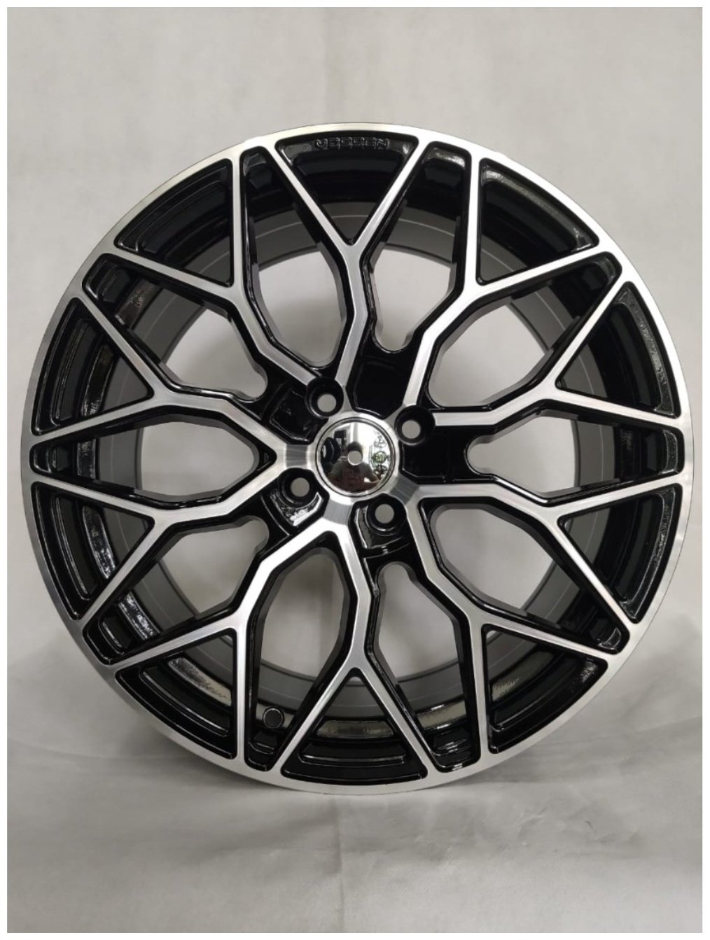 Vossen 45 7.5x17/4x100 D67.1 ET35 4 диска черный, серебристый купить,NaN
