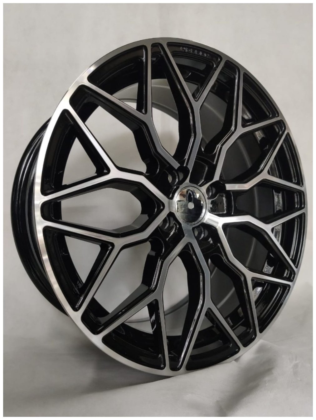 Vossen 45 7.5x17/4x100 D67.1 ET35 4 диска черный, серебристый купить,NaN