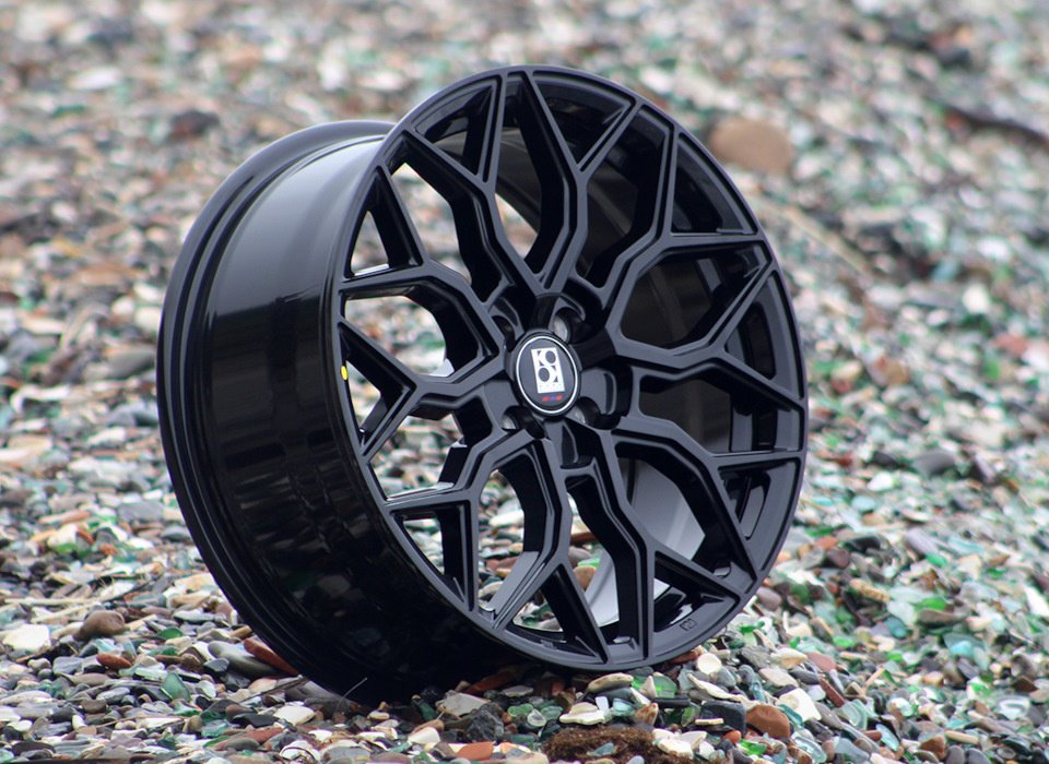 Vossen 9547 7x16/4x100 D67.1 ET35 4 диска черный купить,490000