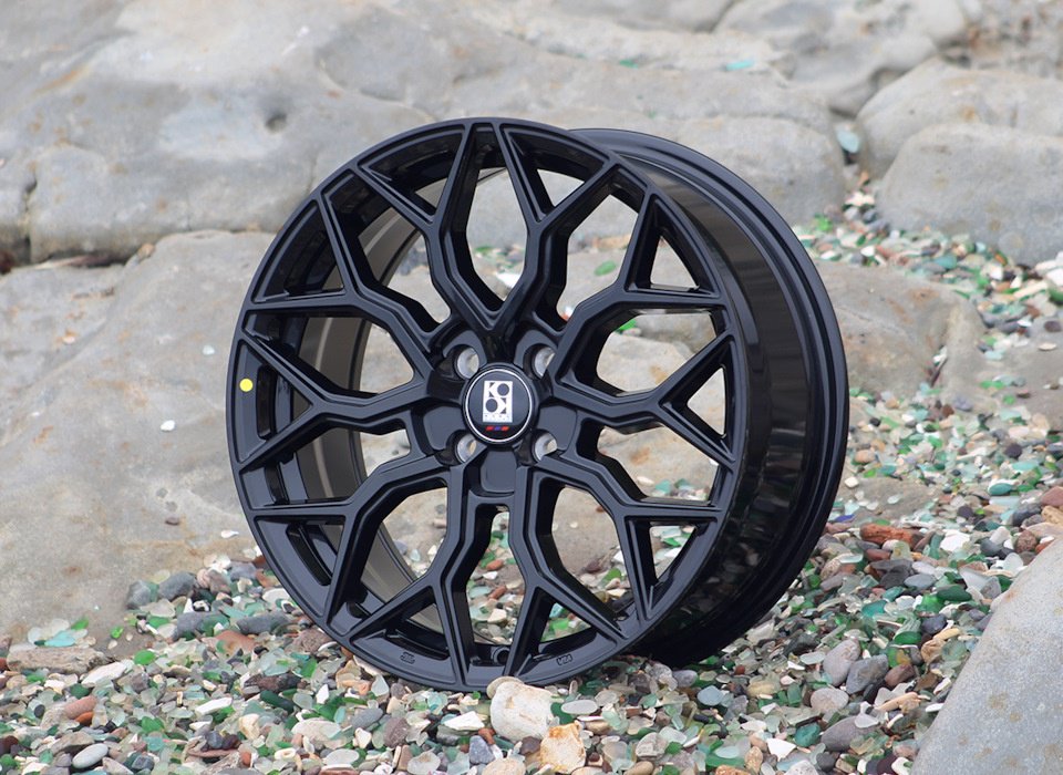 Vossen 9547 7x16/4x100 D67.1 ET35 4 диска черный купить,490000