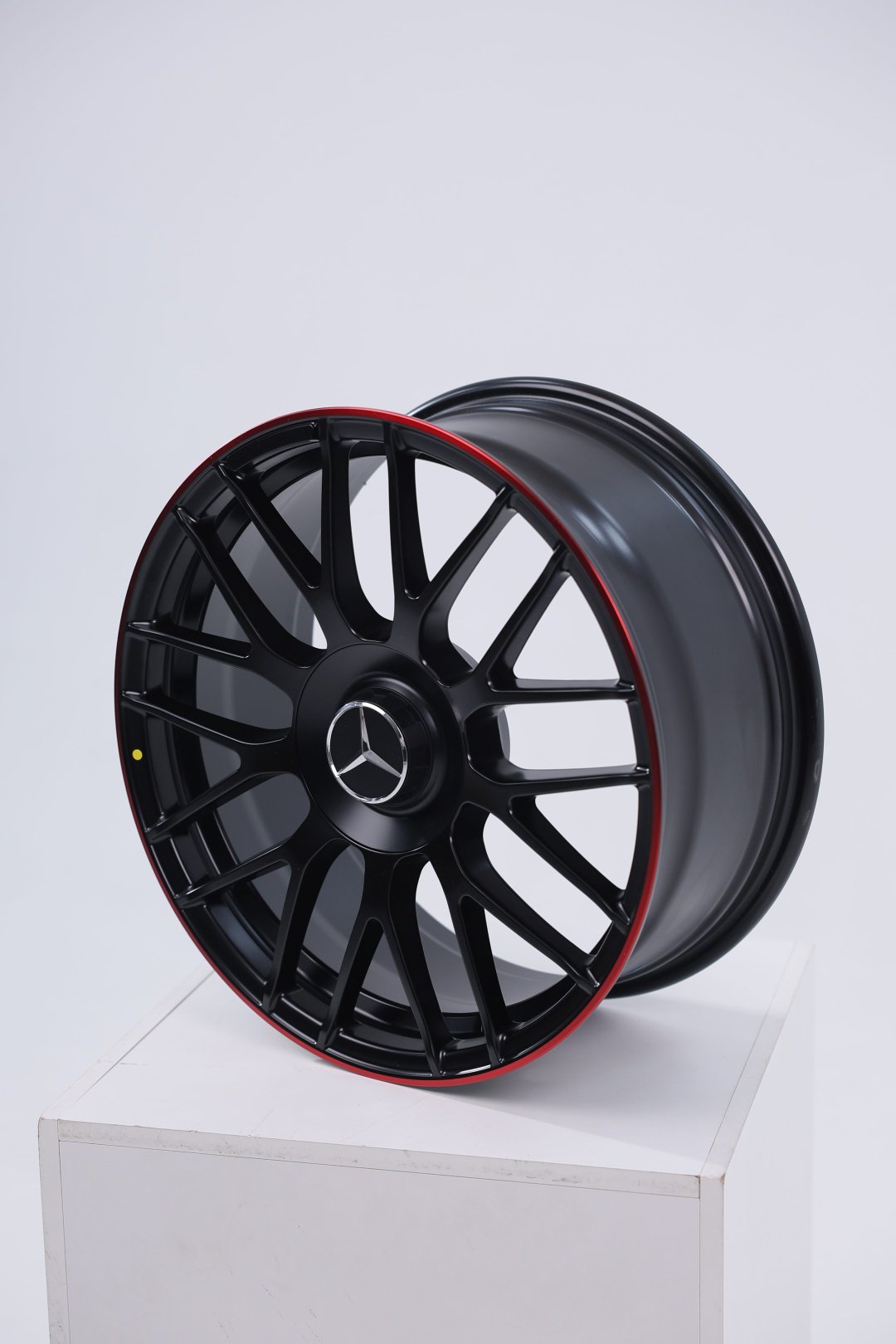 Mercedes-Benz R1503 8x18/5x112 D66.56 ET38 4 диска черный, красный купить,600000