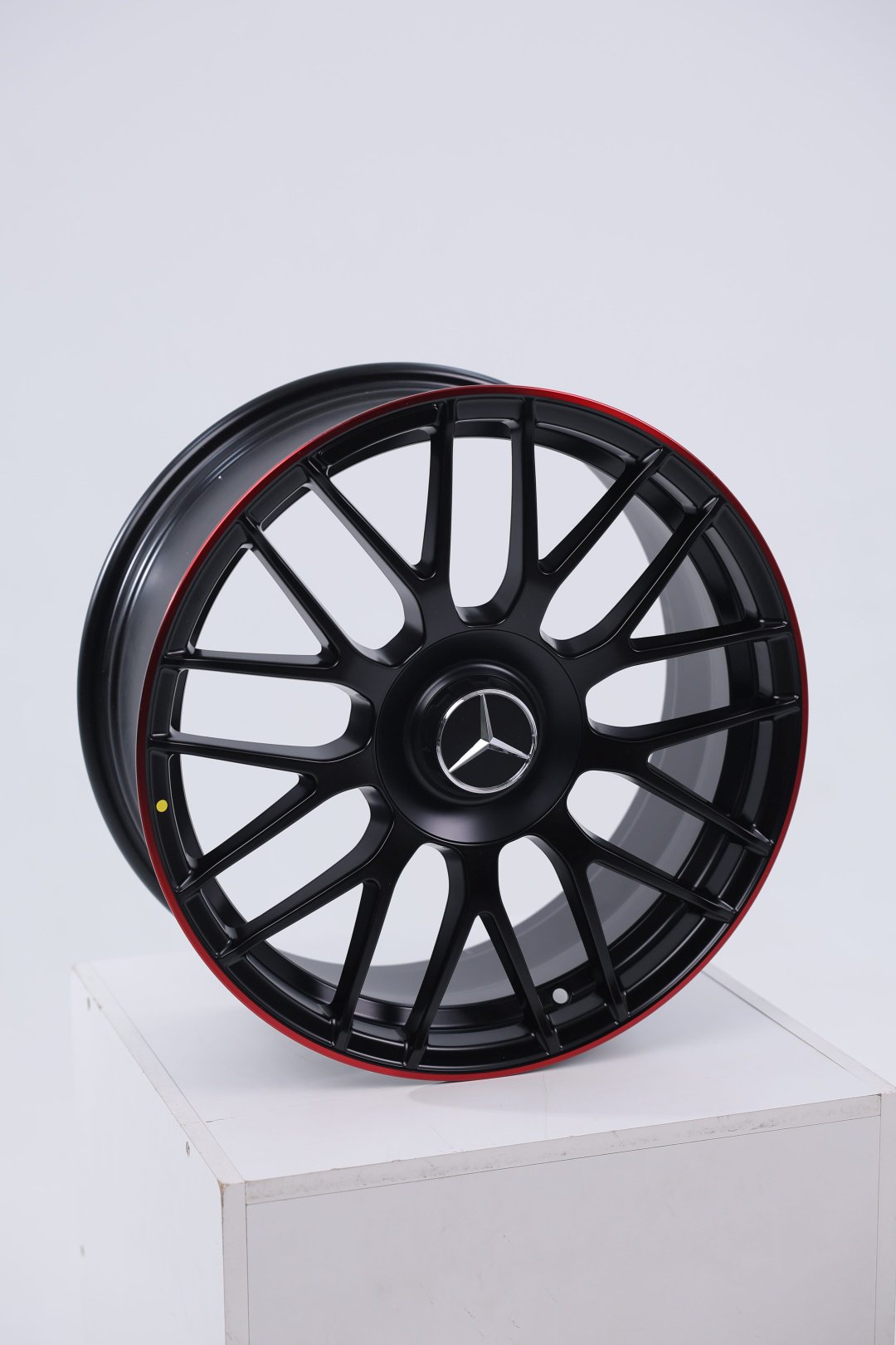 Mercedes-Benz R1503 8x18/5x112 D66.56 ET38 4 диска черный, красный купить,600000