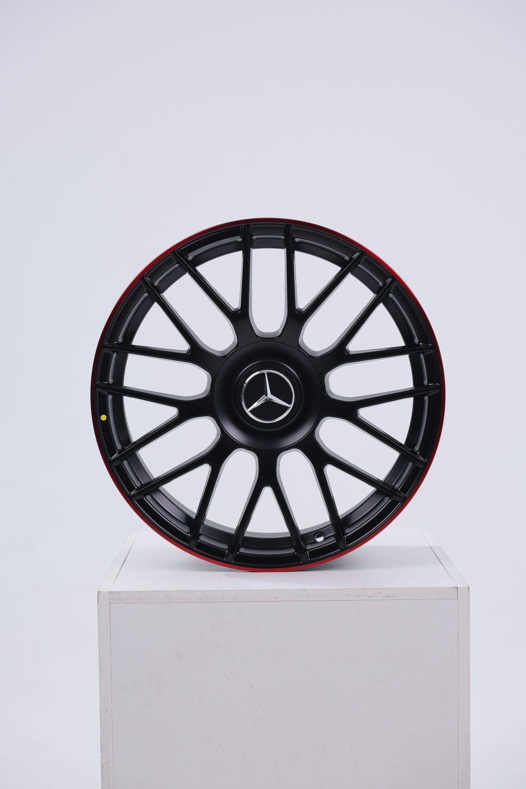 Mercedes-Benz R1503 8x18/5x112 D66.56 ET38 4 диска черный, красный купить,600000