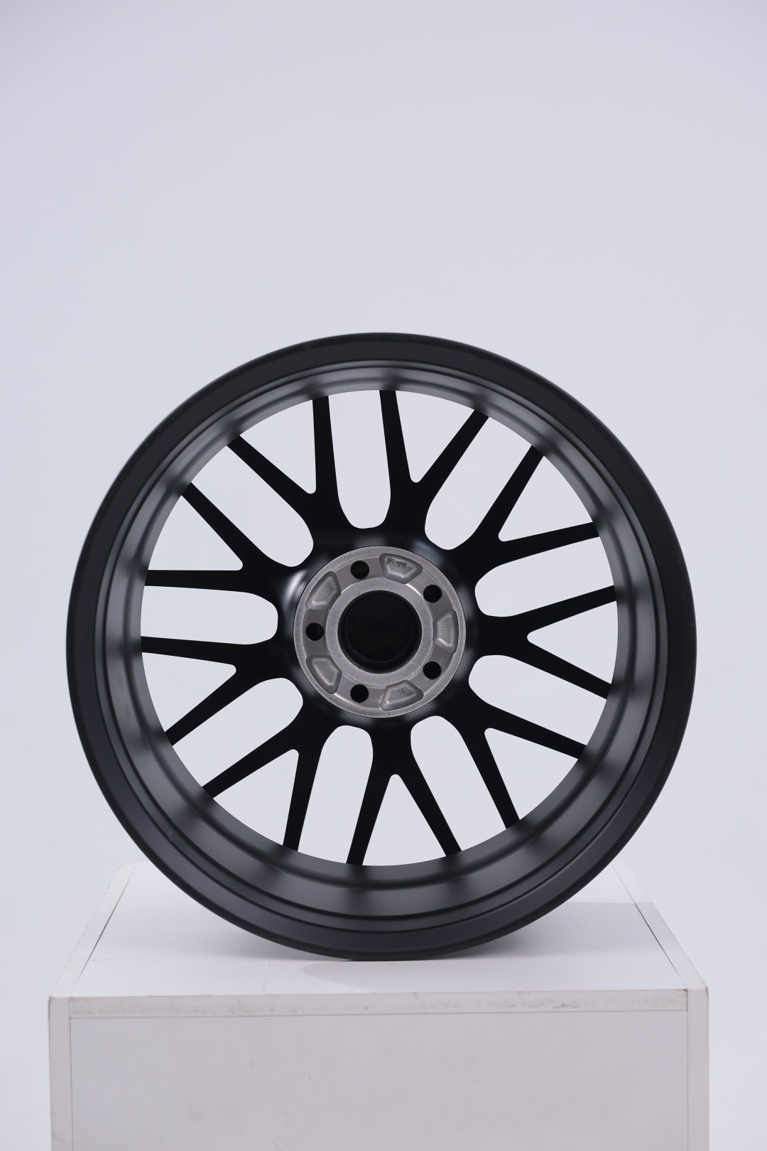 Mercedes-Benz R1503 8x18/5x112 D66.56 ET38 4 диска черный, красный купить,600000