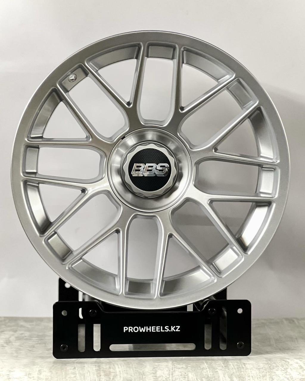 Pro Wheels 336872 8.5/10x18/5x120 D74.1 ET25 4 диска серебристый