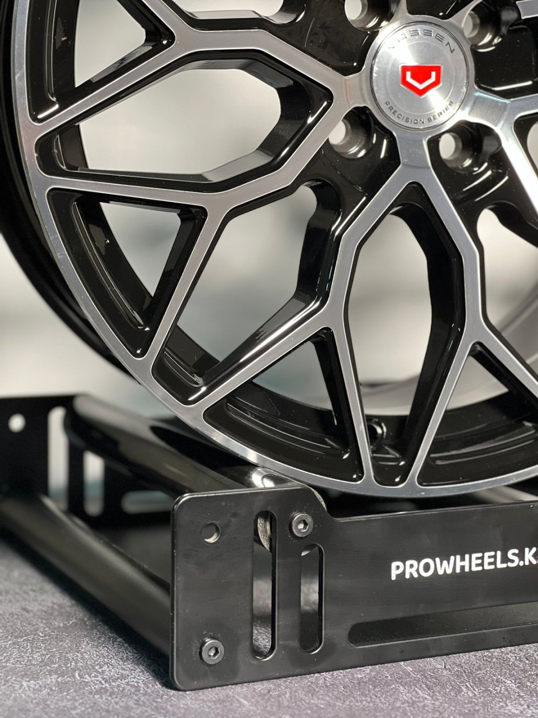 Pro Wheels 6592 7.5x17/4x100 D67.1 ET35 4 диска черный, серебристый