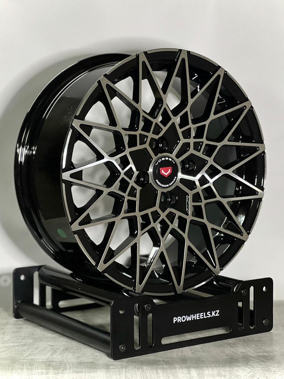 Pro Wheels Vossen 6.5x16/4x100 D67.1 ET35 4 диска черный, серебристый