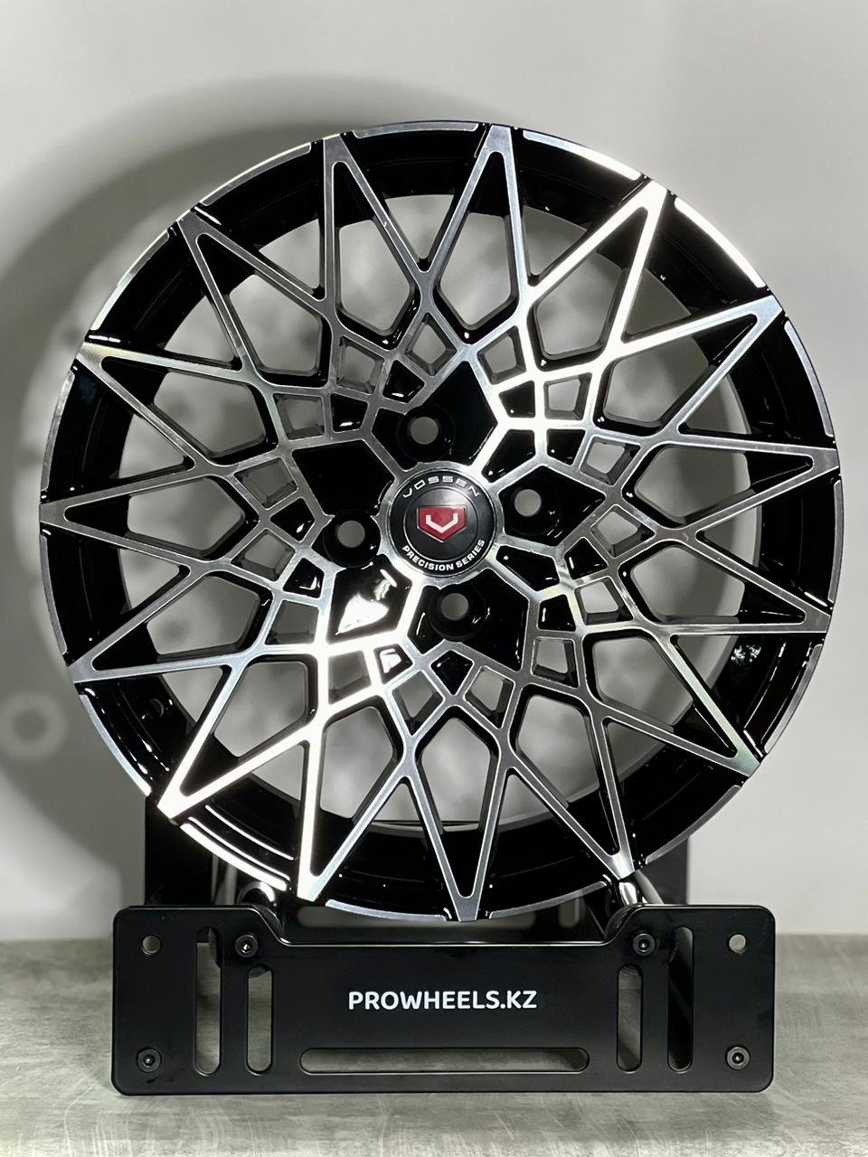 Pro Wheels Vossen 6.5x16/4x100 D67.1 ET35 4 диска черный, серебристый