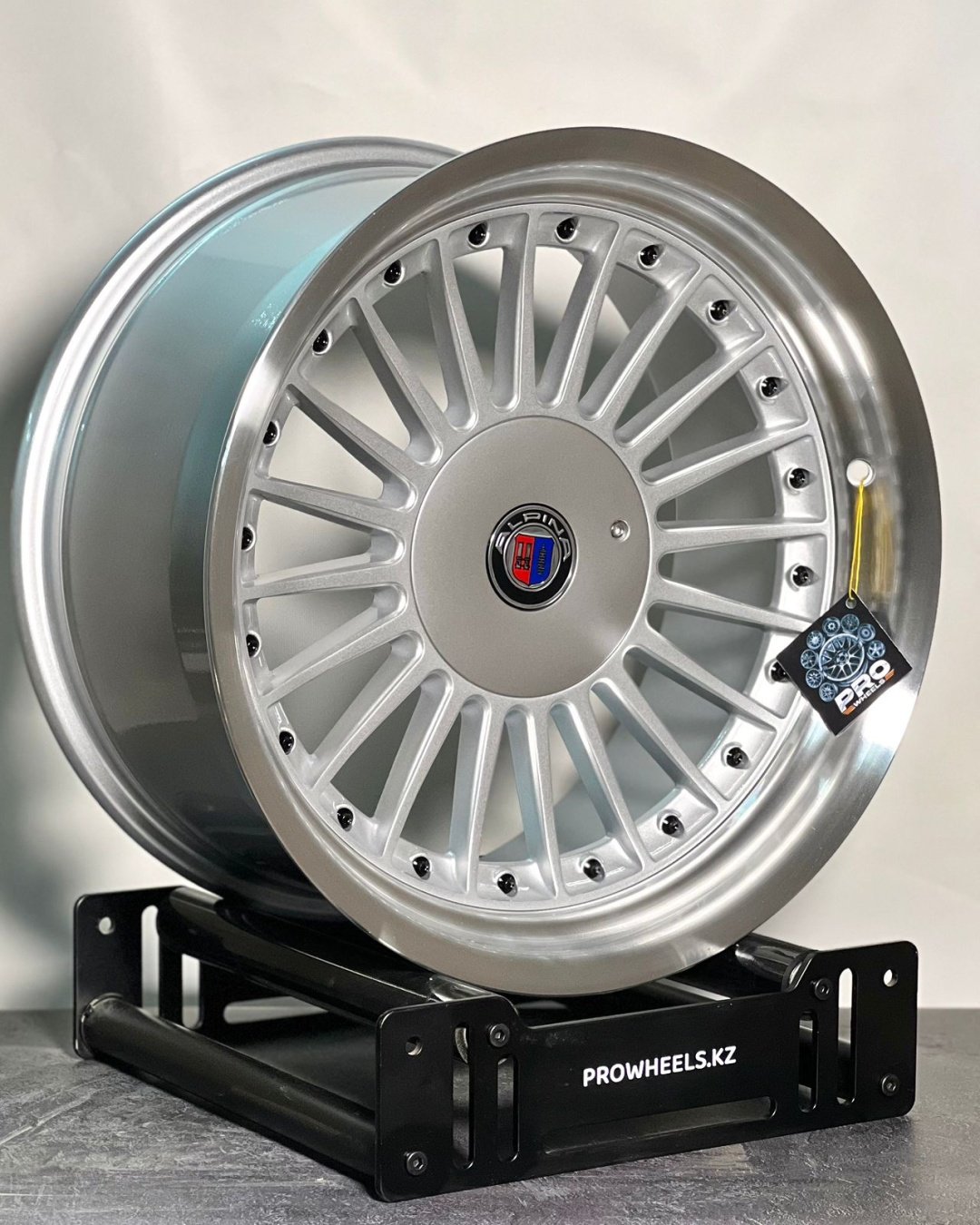 Pro Wheels ProWheels6500 8/9x17/5x120 D74.1 ET20.15 4 диска серебристый