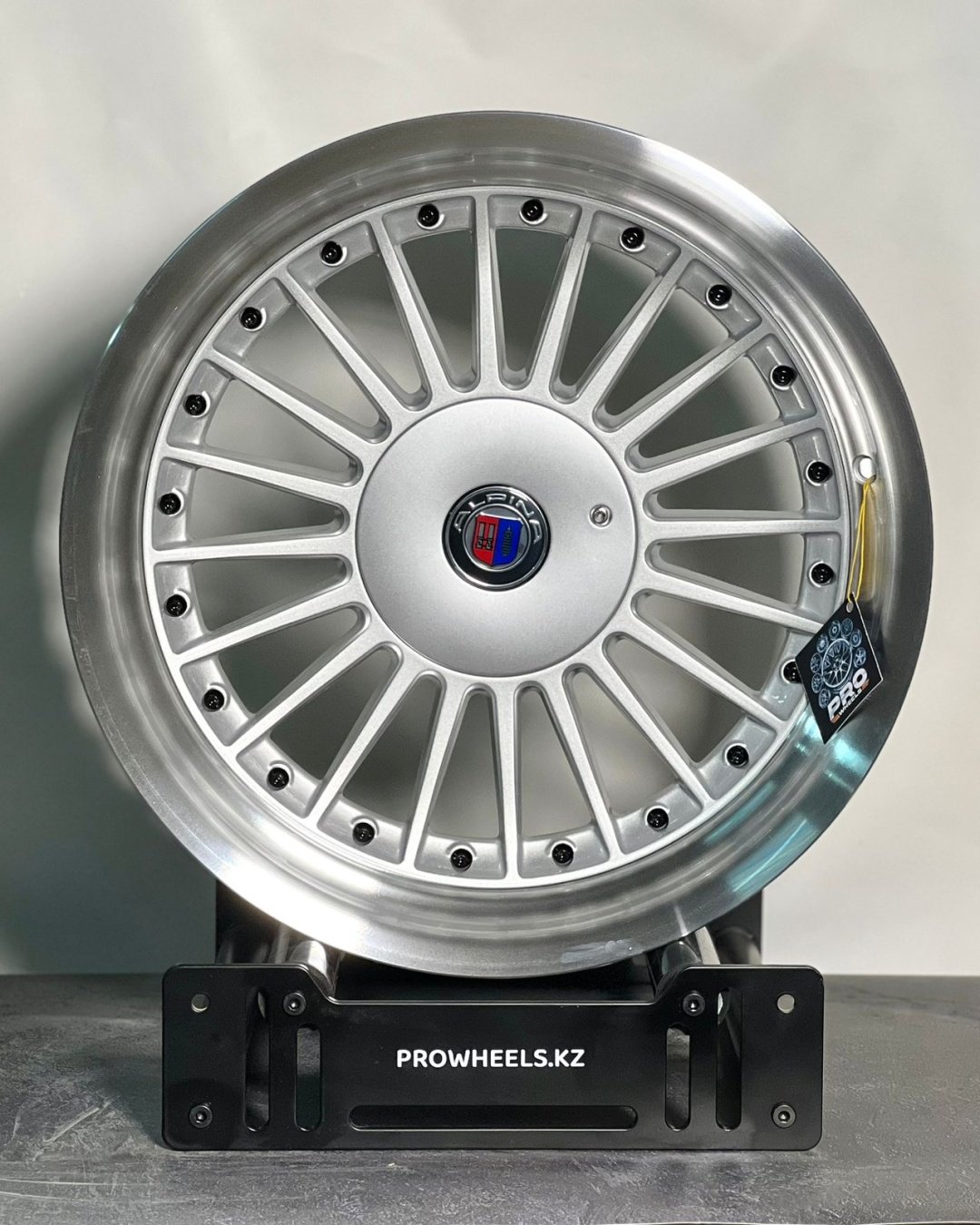 Pro Wheels ProWheels6500 8/9x17/5x120 D74.1 ET20.15 4 диска серебристый