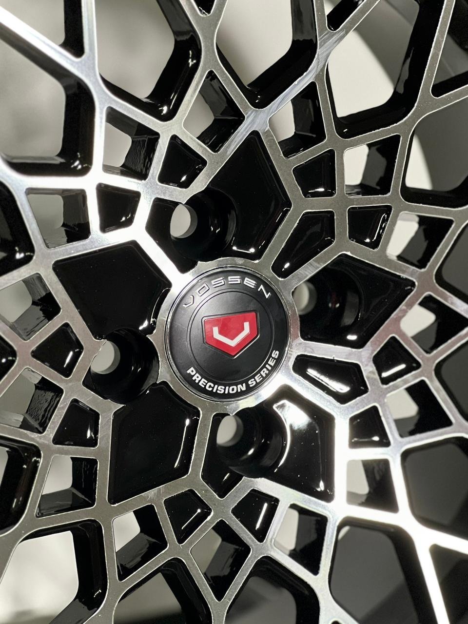 Pro Wheels Vossen 6.5x16/4x100 D67.1 ET35 4 диска черный, серебристый