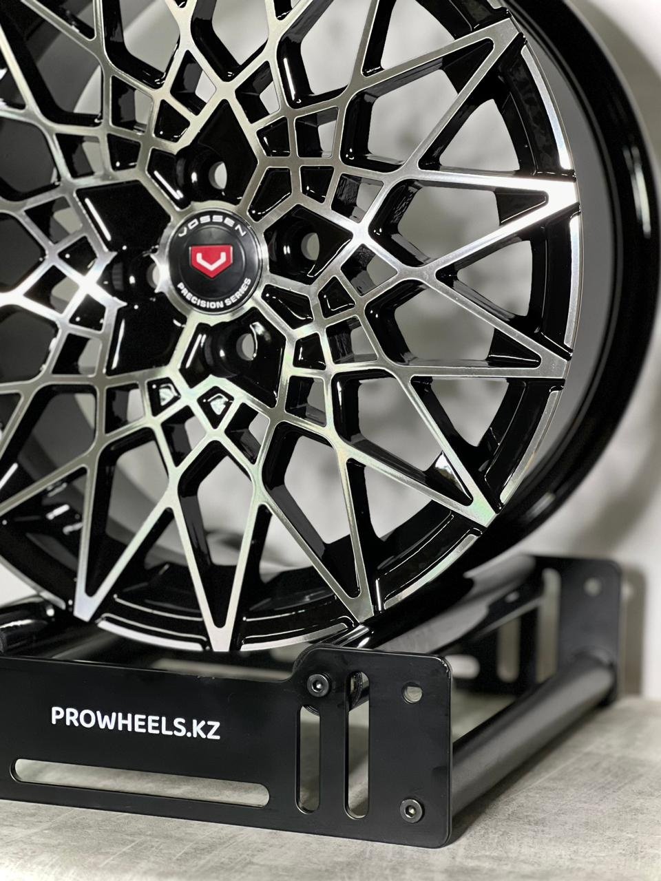 Pro Wheels Vossen 6.5x16/4x100 D67.1 ET35 4 диска черный, серебристый