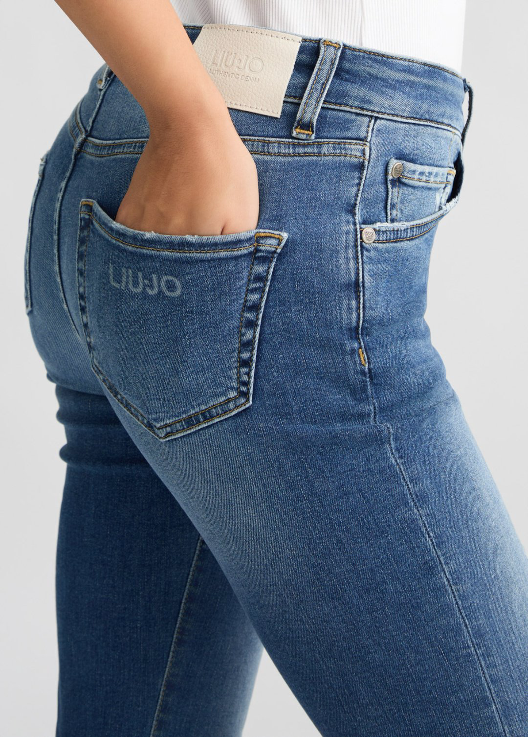 Джинсы прямые Liu Jo W27 синие купить,45600