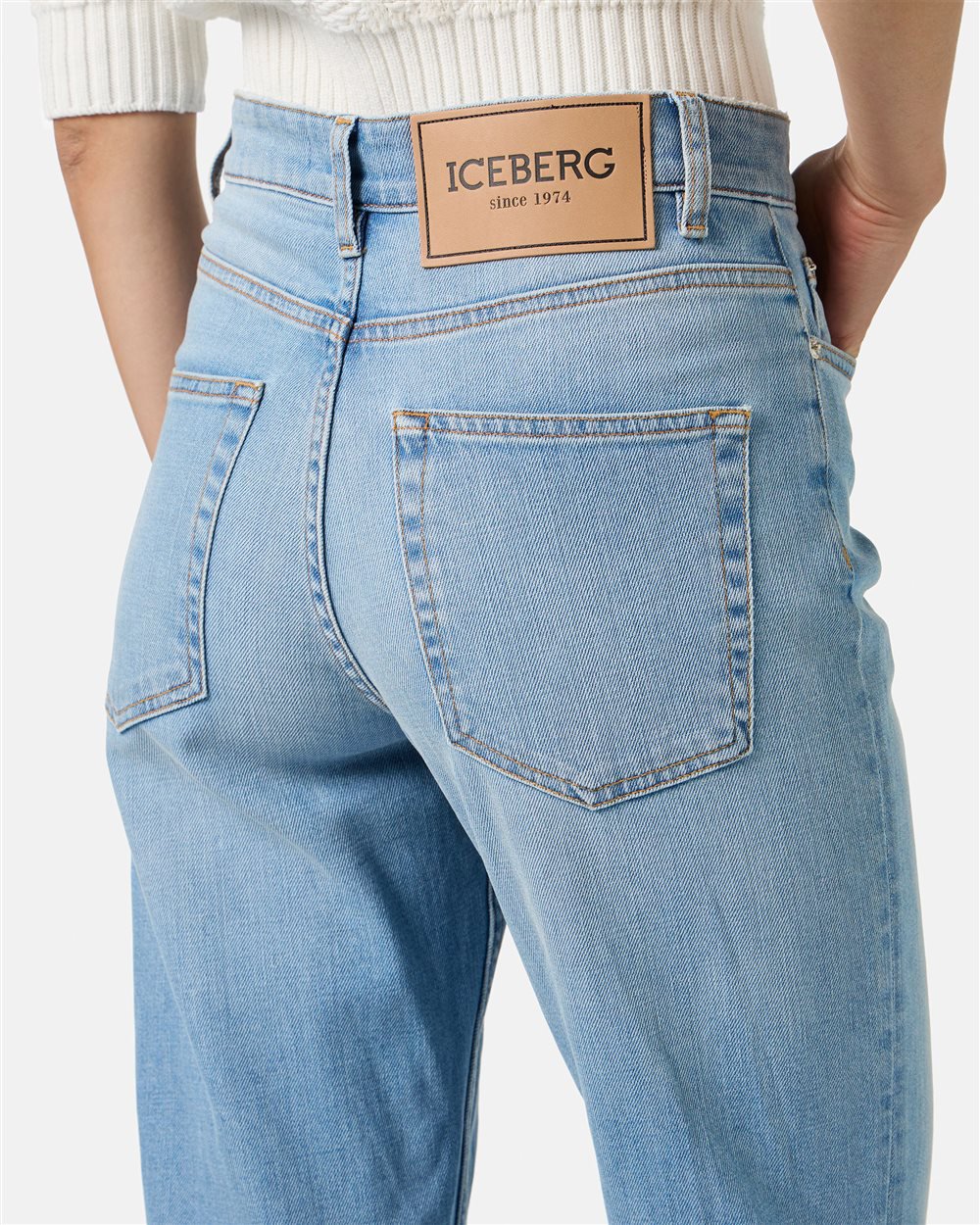 Джинсы джинсы-мом ICEBERG голубой - ForteMarket Джинсы джинсы-мом ICEBERG голубой купить,0