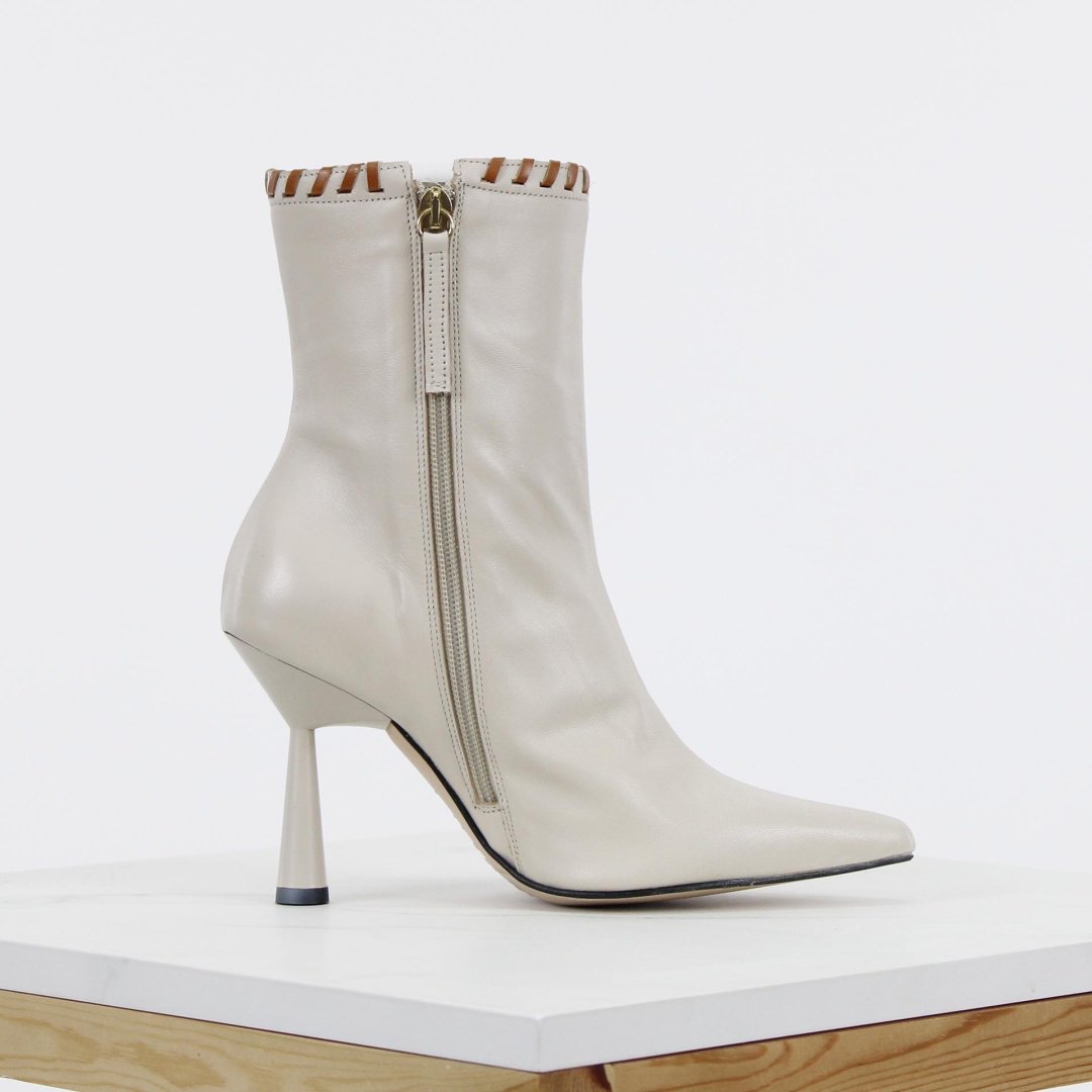 Ботильоны ALOHAS бежевый - ForteMarket Ботильоны ALOHAS бежевый купить,function inputValueFn(){if((0,signal2.mK)(node),node.value===REQUIRED_UNSET_VALUE)throw new root_effect_scheduler.buA(-950,null);return node.value}