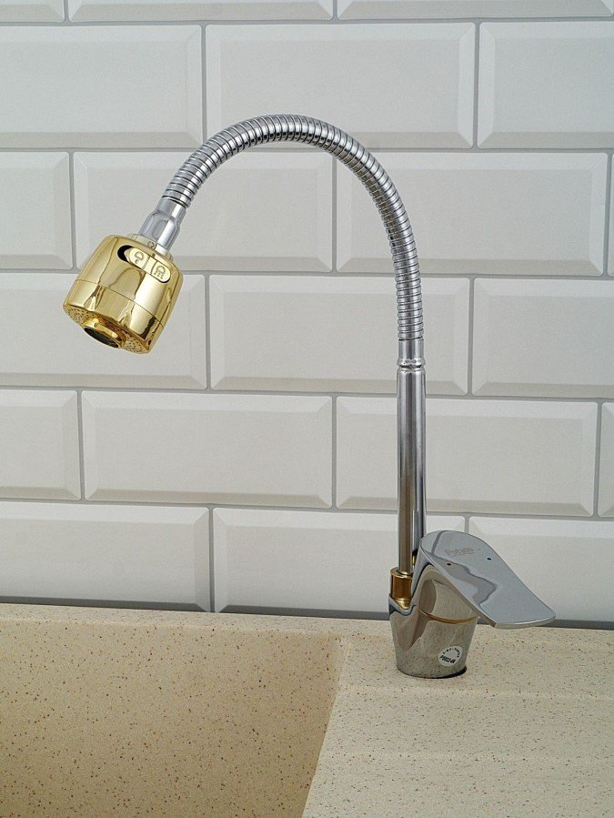 Смеситель с гибким изливом Potato P5832-4N, цинк, цвет хром купить,30300