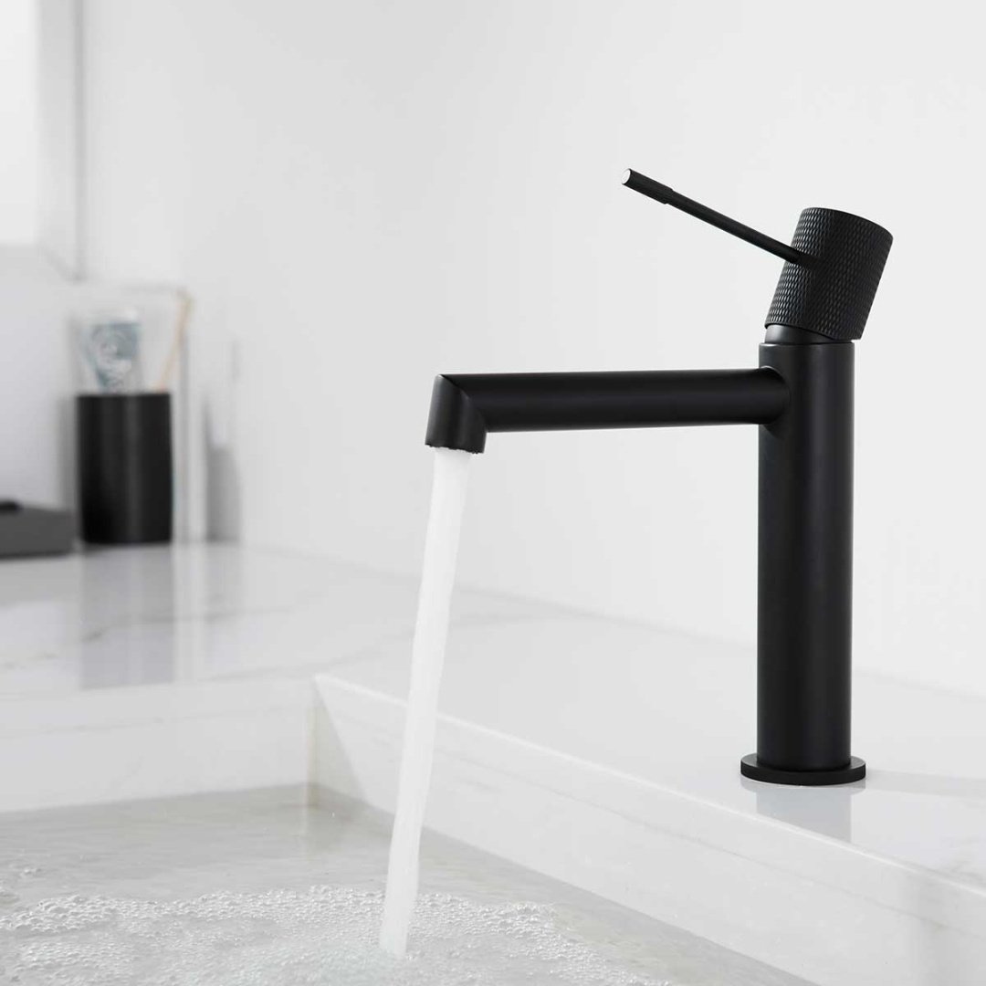 Смеситель для раковины (умывальника) Vincea Desire VBF-1D1MB, однозахватный купить,NaN