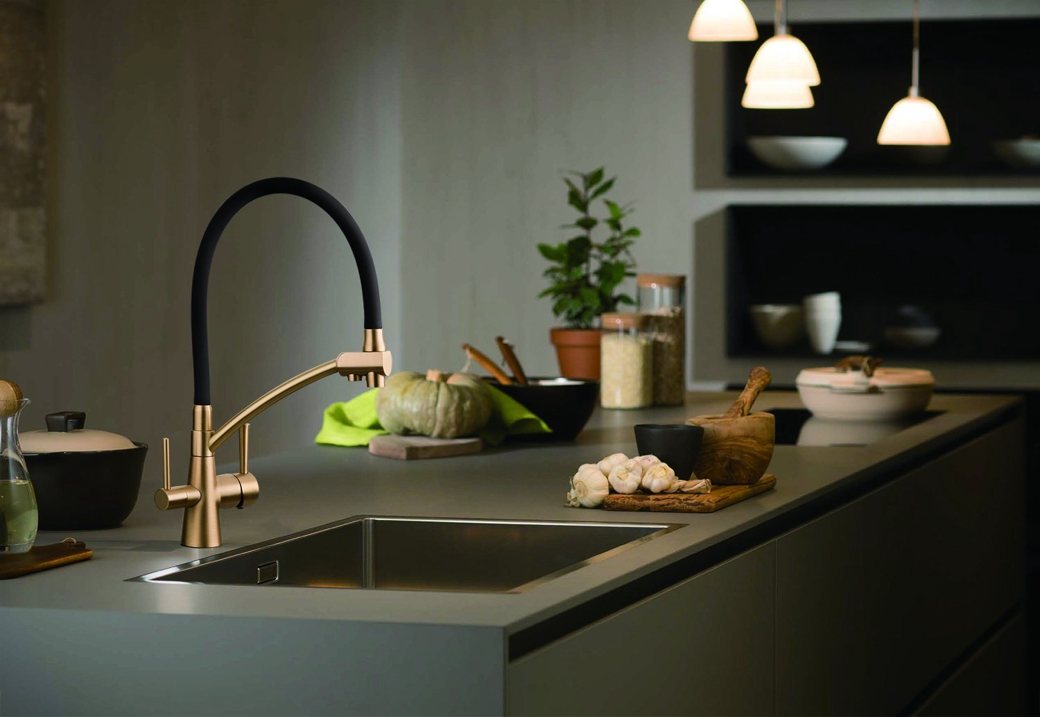 Смеситель для кухни Gappo G4398-1, латунь, цвет золотой, черный купить,64500