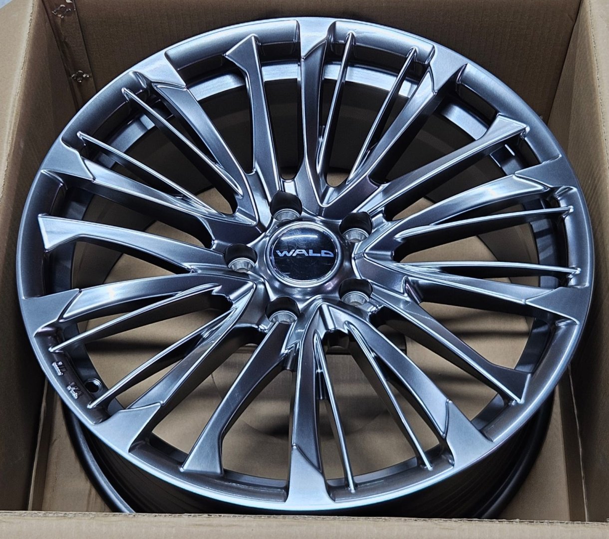 Fonyee FF580 8x18/5x114.3 D73.1 ET35 4 диска серебристый купить,NaN