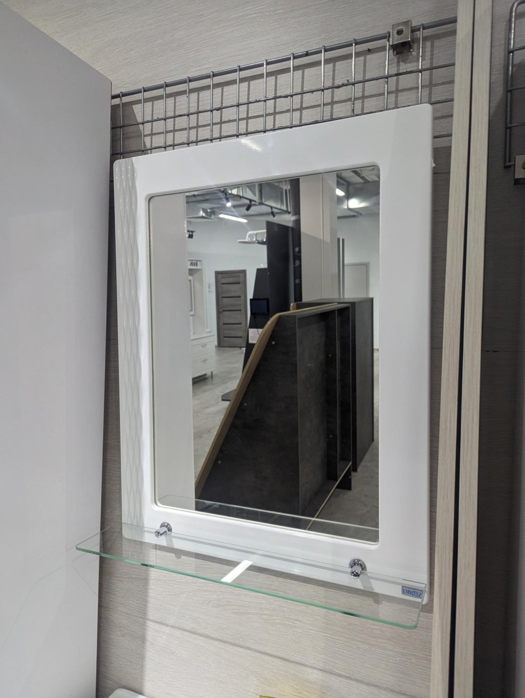Зеркало настенное Lindis 55x60 см
