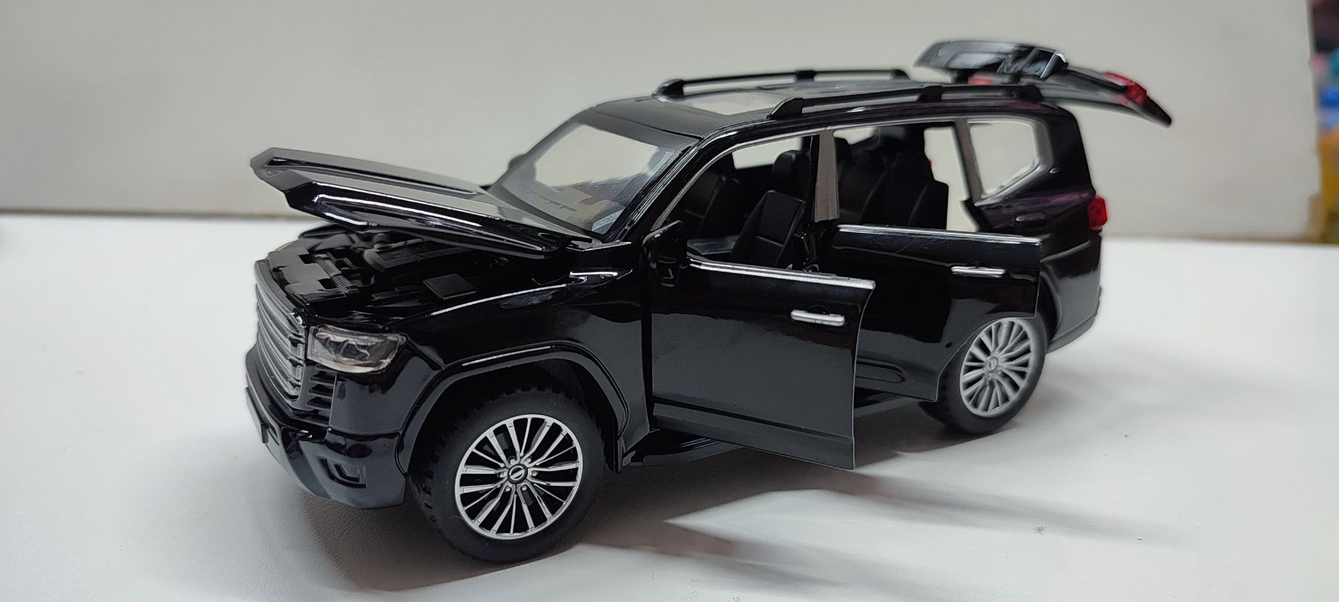 Машинка HY Toyota Land Cruiser 300 tlc3000022, металл, пластик, черный
