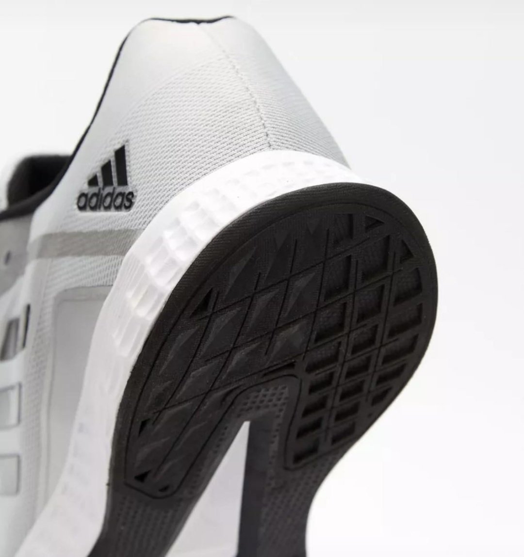 Кроссовки adidas Adidas серый купить,NaN
